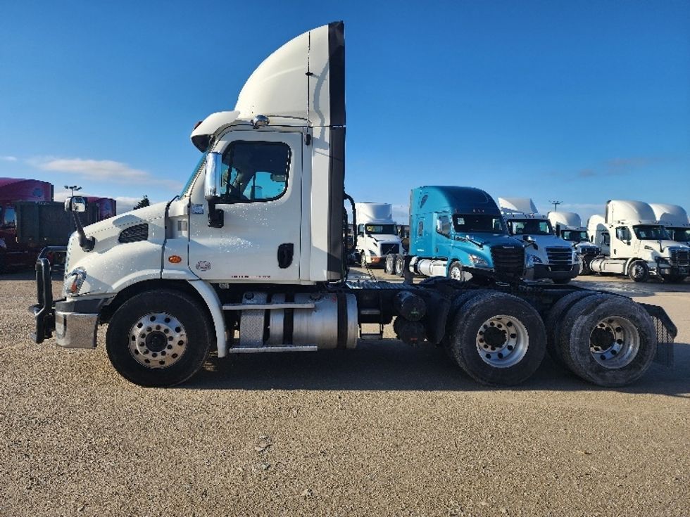 Day Cab Tractor-Heavy Duty Tractors-Freightliner-2018-Cascadia 11364ST-Sturtevant-WI-540,312\n\t\tmiles-$ 30,000 - Image 4