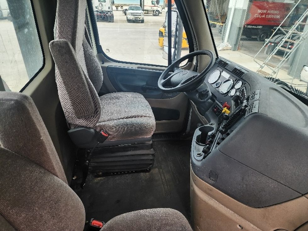 Day Cab Tractor-Heavy Duty Tractors-Freightliner-2018-Cascadia 11364ST-Sturtevant-WI-544,648\n\t\tmiles-$ 29,750 - Image 14