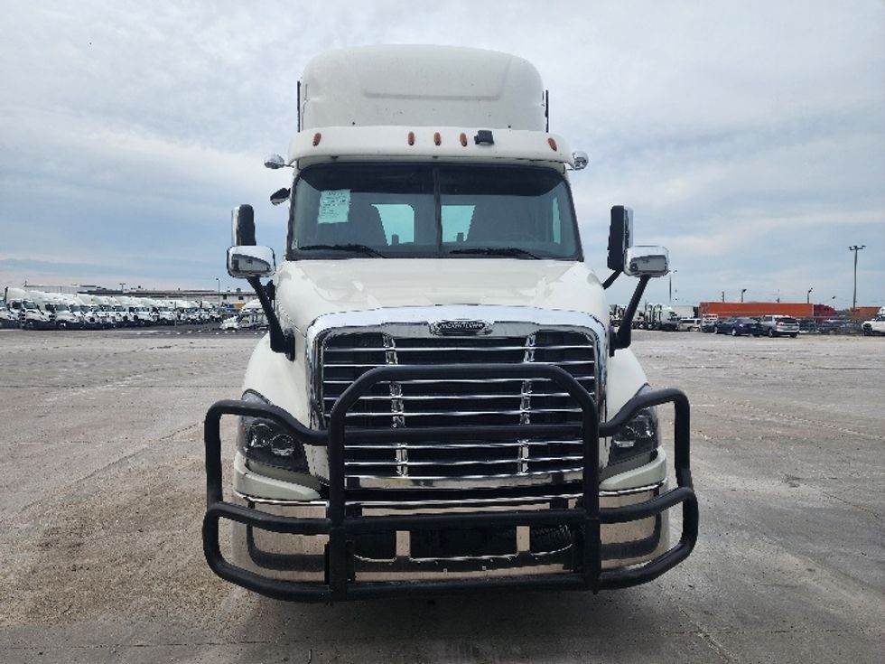 Day Cab Tractor-Heavy Duty Tractors-Freightliner-2018-Cascadia 11364ST-Sturtevant-WI-544,648\n\t\tmiles-$ 29,750 - Image 2