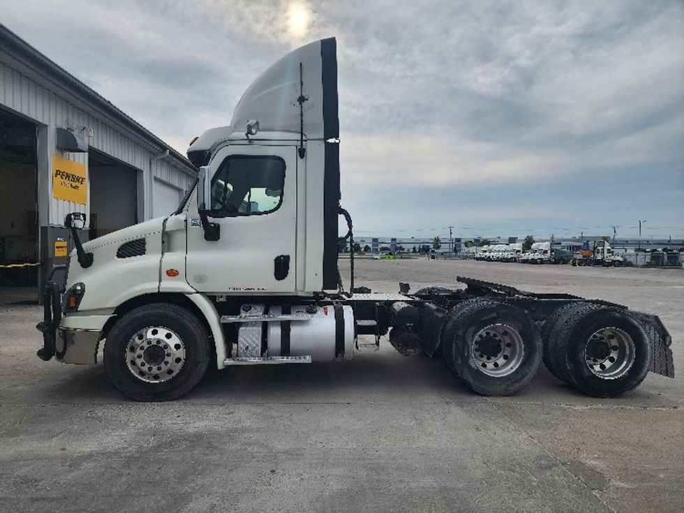 Day Cab Tractor-Heavy Duty Tractors-Freightliner-2018-Cascadia 11364ST-Sturtevant-WI-544,648\n\t\tmiles-$ 29,750 - Image 4