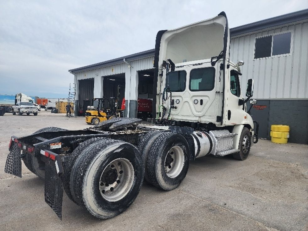 Day Cab Tractor-Heavy Duty Tractors-Freightliner-2018-Cascadia 11364ST-Sturtevant-WI-544,648\n\t\tmiles-$ 29,750 - Image 7