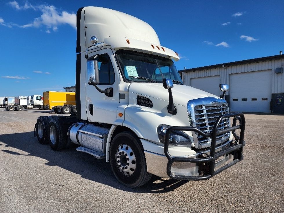 Day Cab Tractor-Heavy Duty Tractors-Freightliner-2018-Cascadia 11364ST-Sturtevant-WI-552,293\n\t\tmiles-$ 29,000 - Image 1