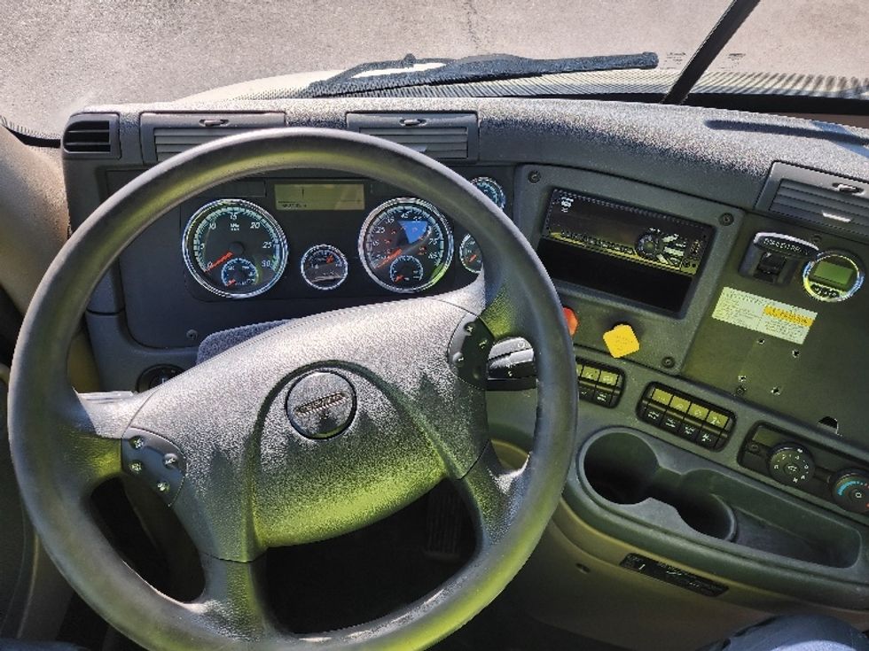 Day Cab Tractor-Heavy Duty Tractors-Freightliner-2018-Cascadia 11364ST-Sturtevant-WI-552,293\n\t\tmiles-$ 29,000 - Image 10