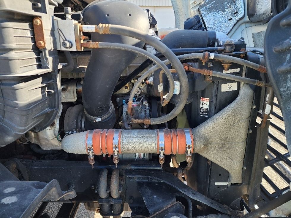 Day Cab Tractor-Heavy Duty Tractors-Freightliner-2018-Cascadia 11364ST-Sturtevant-WI-552,293\n\t\tmiles-$ 29,000 - Image 13