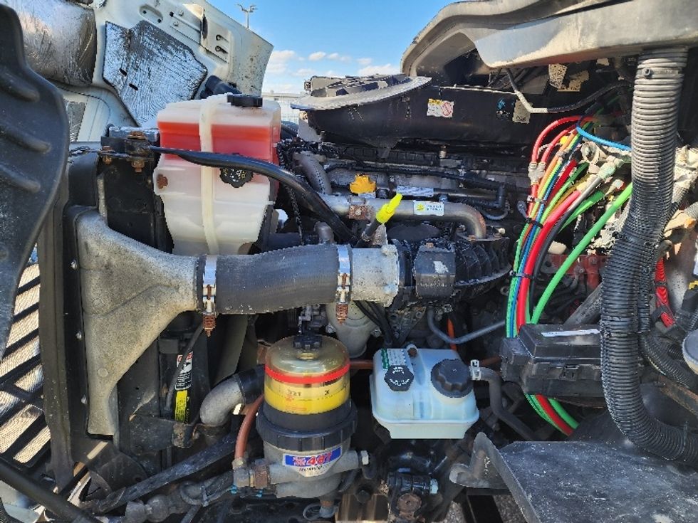 Day Cab Tractor-Heavy Duty Tractors-Freightliner-2018-Cascadia 11364ST-Sturtevant-WI-552,293\n\t\tmiles-$ 29,000 - Image 14