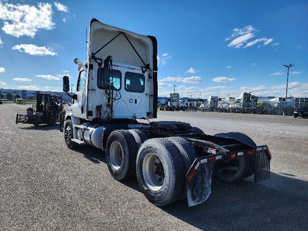 Day Cab Tractor-Heavy Duty Tractors-Freightliner-2018-Cascadia 11364ST-Sturtevant-WI-552,293\n\t\tmiles-$ 29,000 - Image 5