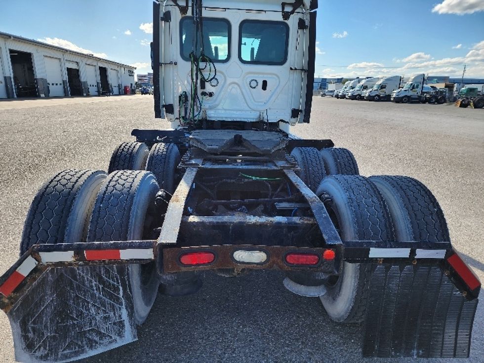 Day Cab Tractor-Heavy Duty Tractors-Freightliner-2018-Cascadia 11364ST-Sturtevant-WI-552,293\n\t\tmiles-$ 29,000 - Image 6