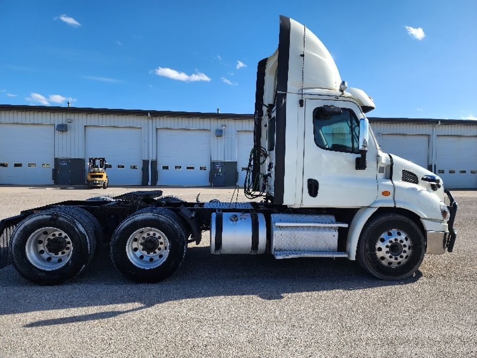 Day Cab Tractor-Heavy Duty Tractors-Freightliner-2018-Cascadia 11364ST-Sturtevant-WI-552,293\n\t\tmiles-$ 29,000 - Image 8