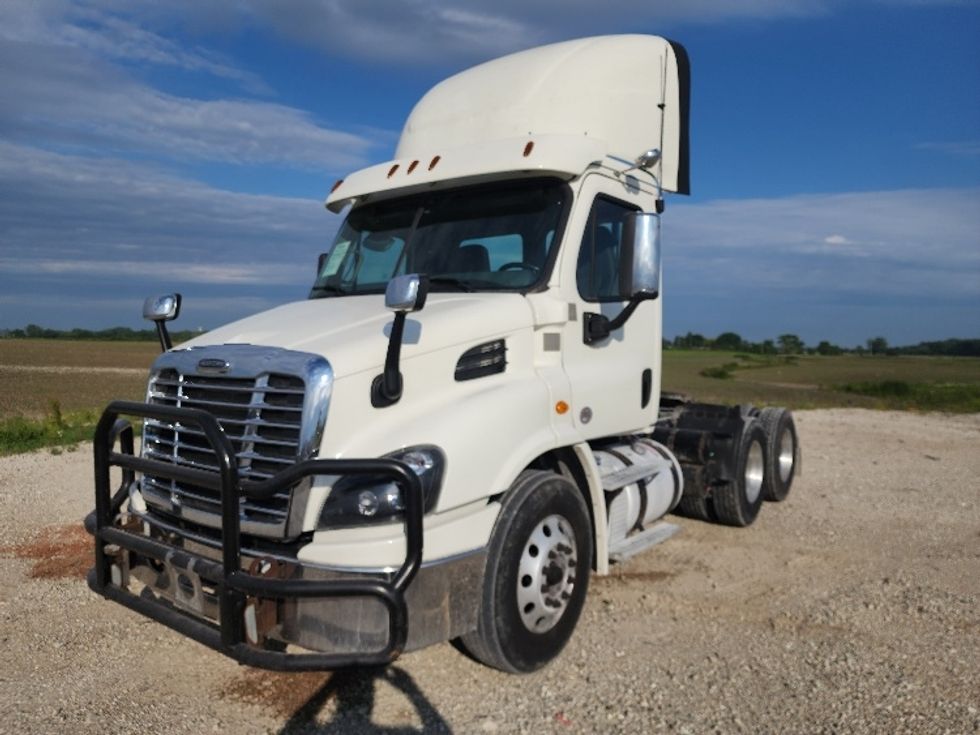 Day Cab Tractor-Heavy Duty Tractors-Freightliner-2018-Cascadia 11364ST-Sturtevant-WI-563,802\n\t\tmiles-$ 31,000 - Image 3