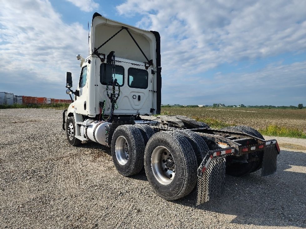 Day Cab Tractor-Heavy Duty Tractors-Freightliner-2018-Cascadia 11364ST-Sturtevant-WI-563,802\n\t\tmiles-$ 31,000 - Image 5