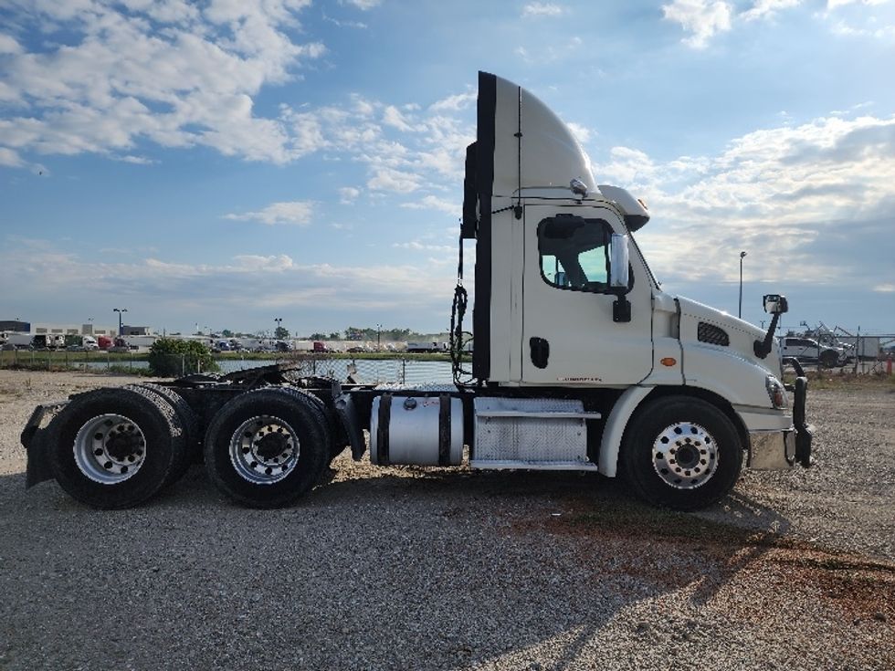 Day Cab Tractor-Heavy Duty Tractors-Freightliner-2018-Cascadia 11364ST-Sturtevant-WI-563,802\n\t\tmiles-$ 31,000 - Image 8