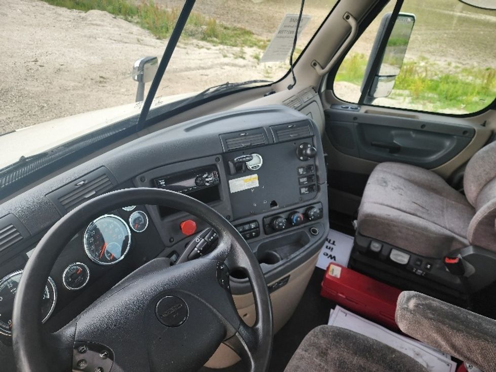 Day Cab Tractor-Heavy Duty Tractors-Freightliner-2018-Cascadia 11364ST-Sturtevant-WI-567,250\n\t\tmiles-$ 30,250 - Image 10