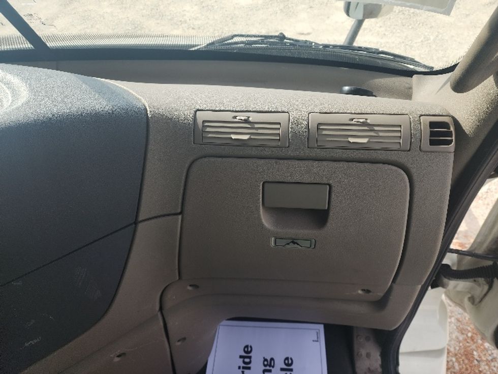 Day Cab Tractor-Heavy Duty Tractors-Freightliner-2018-Cascadia 11364ST-Sturtevant-WI-567,250\n\t\tmiles-$ 30,250 - Image 13