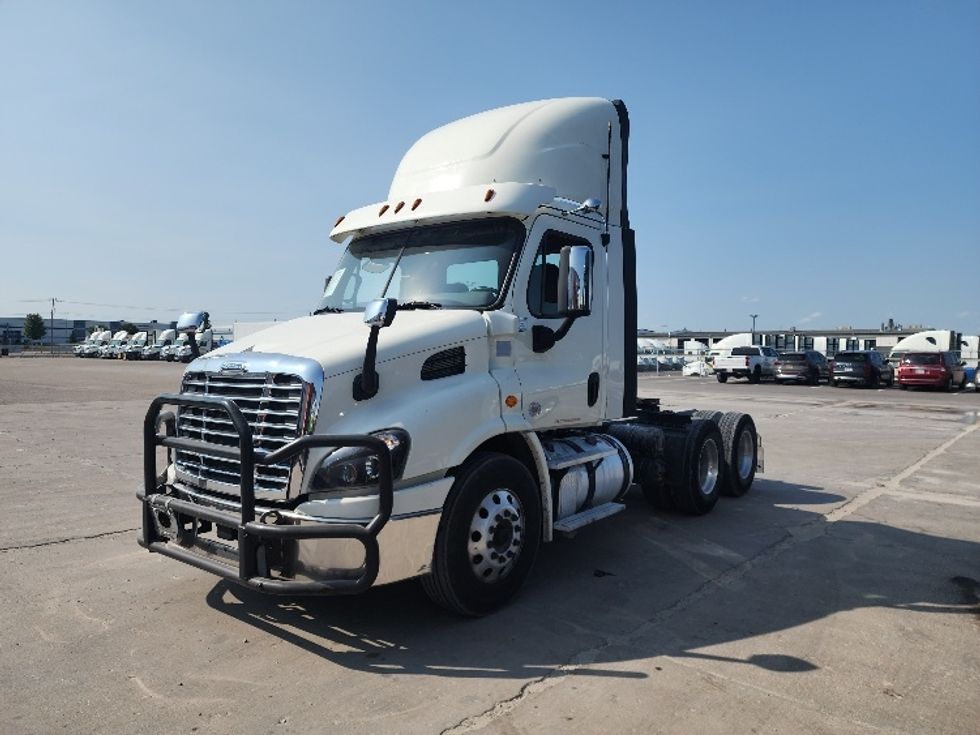 Day Cab Tractor-Heavy Duty Tractors-Freightliner-2018-Cascadia 11364ST-Sturtevant-WI-567,250\n\t\tmiles-$ 30,250 - Image 3