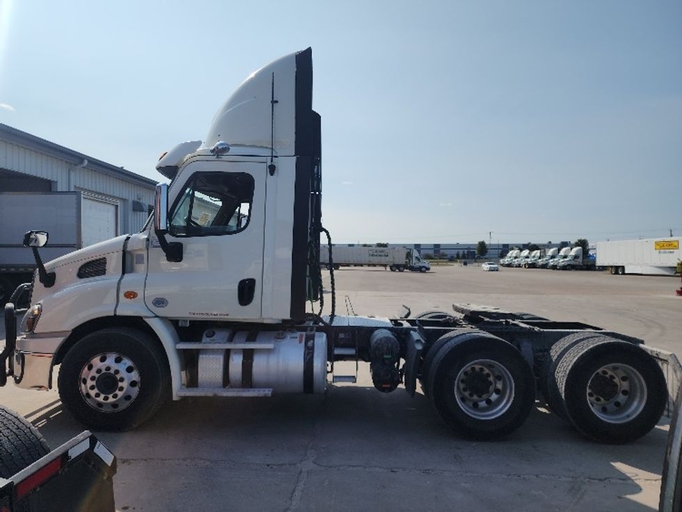 Day Cab Tractor-Heavy Duty Tractors-Freightliner-2018-Cascadia 11364ST-Sturtevant-WI-567,250\n\t\tmiles-$ 30,250 - Image 4