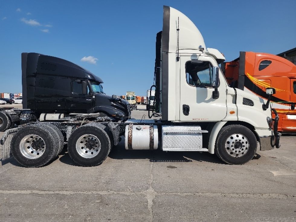 Day Cab Tractor-Heavy Duty Tractors-Freightliner-2018-Cascadia 11364ST-Sturtevant-WI-567,250\n\t\tmiles-$ 30,250 - Image 8