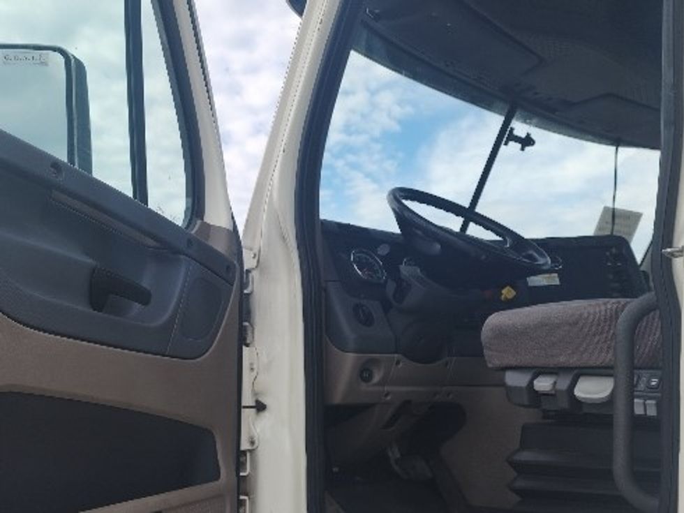 Day Cab Tractor-Heavy Duty Tractors-Freightliner-2018-Cascadia 11364ST-Sturtevant-WI-567,250\n\t\tmiles-$ 30,250 - Image 9