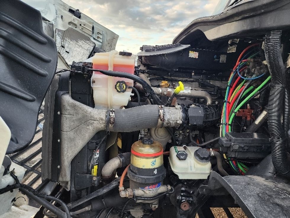 Day Cab Tractor-Heavy Duty Tractors-Freightliner-2018-Cascadia 11364ST-Sturtevant-WI-568,823\n\t\tmiles-$ 27,750 - Image 16