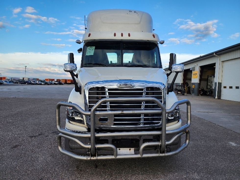 Day Cab Tractor-Heavy Duty Tractors-Freightliner-2018-Cascadia 11364ST-Sturtevant-WI-568,823\n\t\tmiles-$ 27,750 - Image 2
