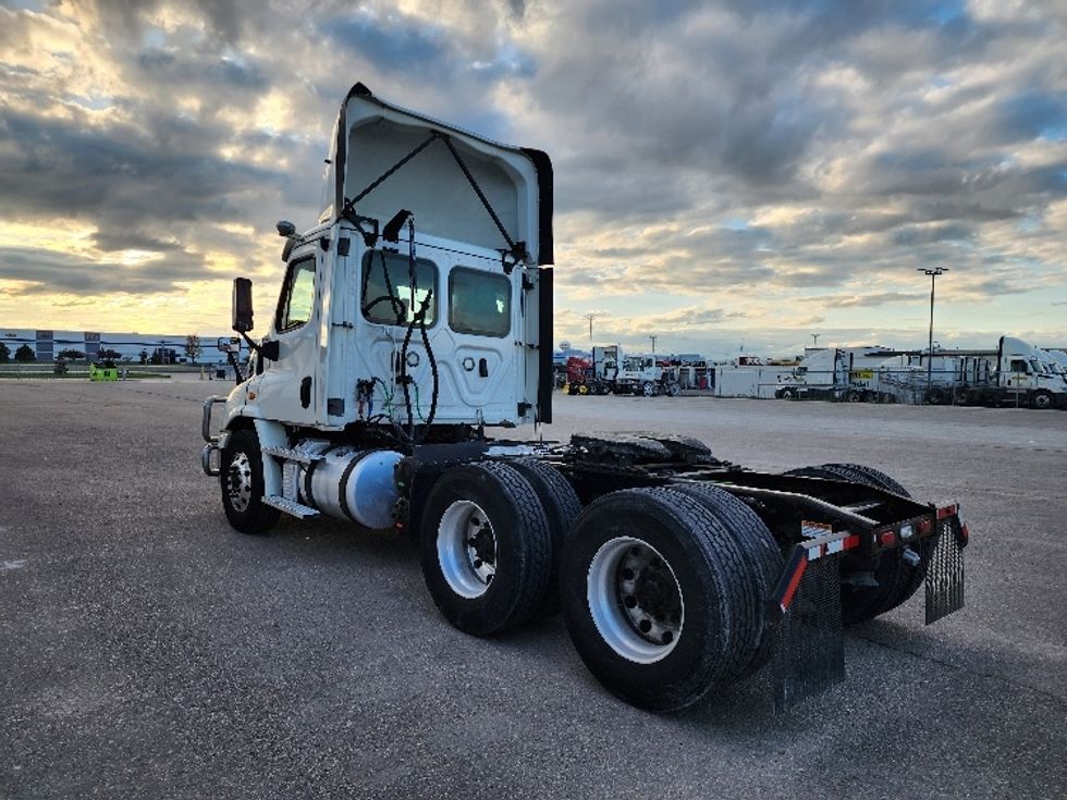 Day Cab Tractor-Heavy Duty Tractors-Freightliner-2018-Cascadia 11364ST-Sturtevant-WI-568,823\n\t\tmiles-$ 27,750 - Image 5