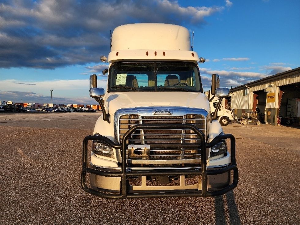 Day Cab Tractor-Heavy Duty Tractors-Freightliner-2018-Cascadia 11364ST-Sturtevant-WI-574,875\n\t\tmiles-$ 27,250 - Image 2
