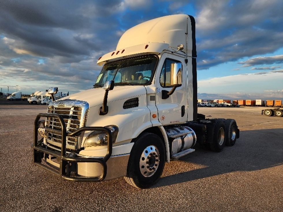Day Cab Tractor-Heavy Duty Tractors-Freightliner-2018-Cascadia 11364ST-Sturtevant-WI-574,875\n\t\tmiles-$ 27,250 - Image 3