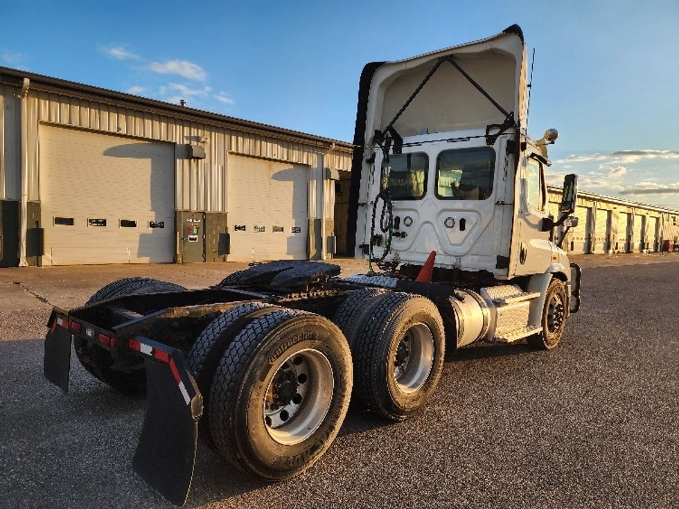 Day Cab Tractor-Heavy Duty Tractors-Freightliner-2018-Cascadia 11364ST-Sturtevant-WI-574,875\n\t\tmiles-$ 27,250 - Image 7