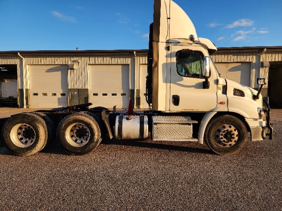 Day Cab Tractor-Heavy Duty Tractors-Freightliner-2018-Cascadia 11364ST-Sturtevant-WI-574,875\n\t\tmiles-$ 27,250 - Image 8