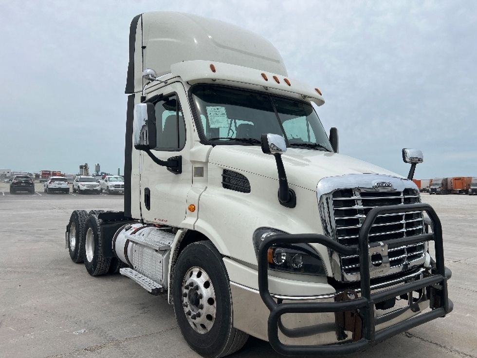 Day Cab Tractor-Heavy Duty Tractors-Freightliner-2018-Cascadia 11364ST-Sturtevant-WI-578,034\n\t\tmiles-$ 30,000 - Image 1
