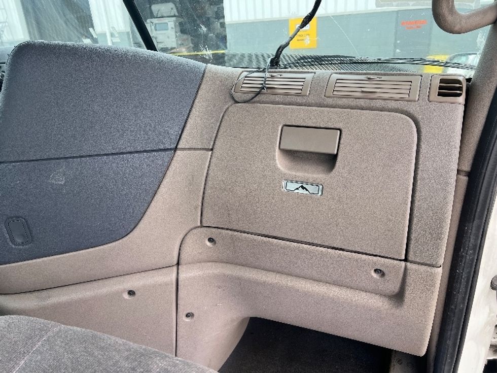 Day Cab Tractor-Heavy Duty Tractors-Freightliner-2018-Cascadia 11364ST-Sturtevant-WI-578,034\n\t\tmiles-$ 30,000 - Image 13