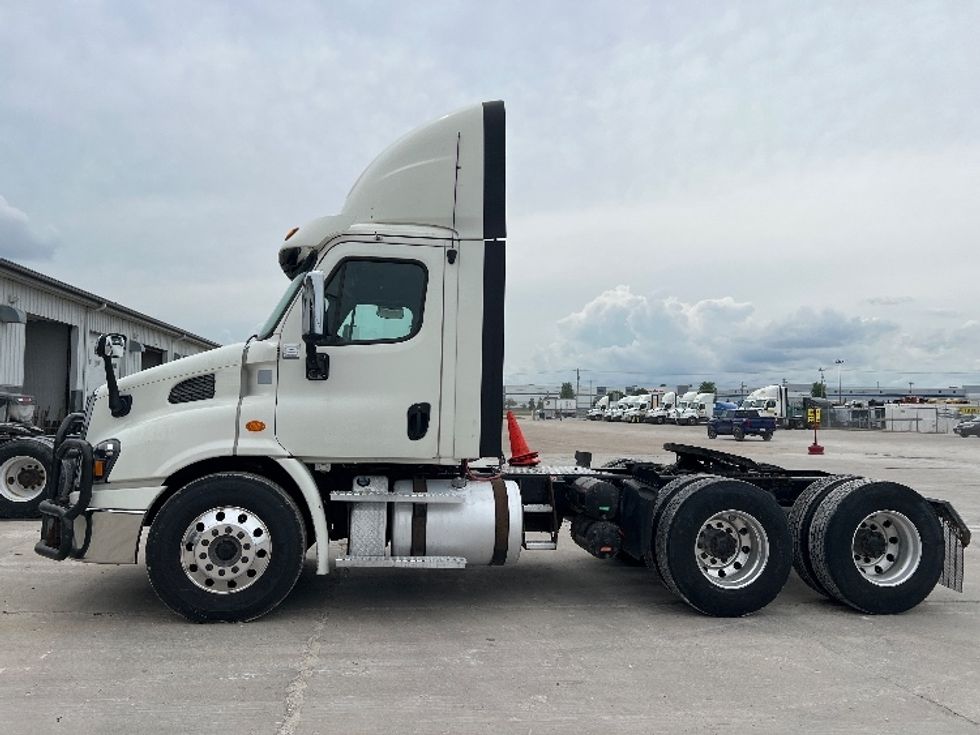 Day Cab Tractor-Heavy Duty Tractors-Freightliner-2018-Cascadia 11364ST-Sturtevant-WI-578,034\n\t\tmiles-$ 30,000 - Image 4
