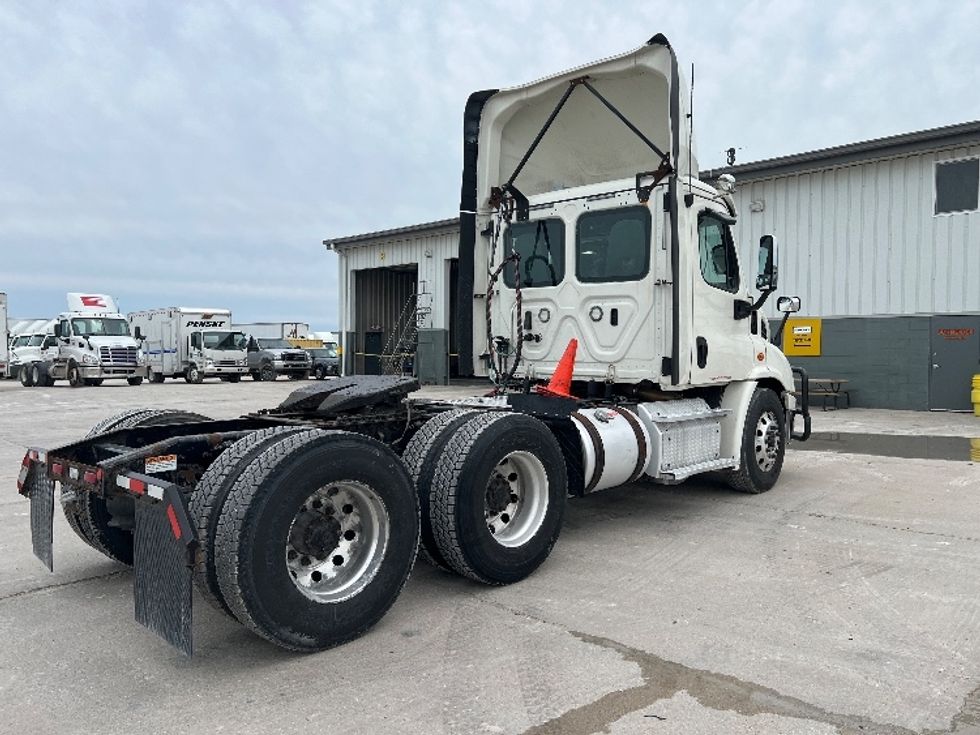 Day Cab Tractor-Heavy Duty Tractors-Freightliner-2018-Cascadia 11364ST-Sturtevant-WI-578,034\n\t\tmiles-$ 30,000 - Image 7