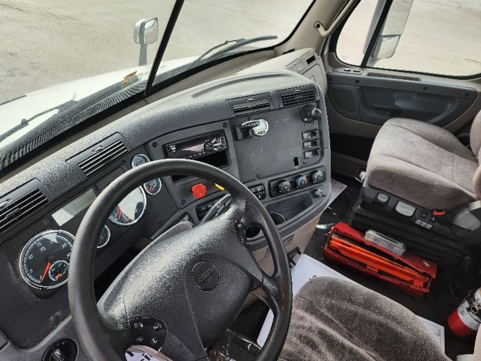 Day Cab Tractor-Heavy Duty Tractors-Freightliner-2018-Cascadia 11364ST-Sturtevant-WI-584,367\n\t\tmiles-$ 26,250 - Image 10