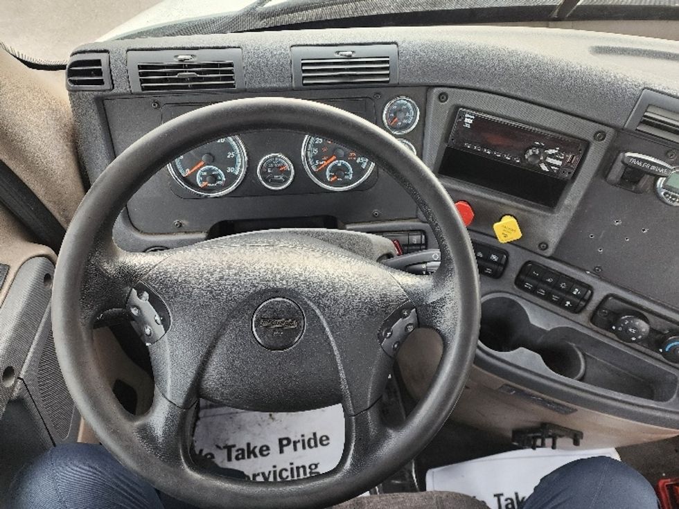 Day Cab Tractor-Heavy Duty Tractors-Freightliner-2018-Cascadia 11364ST-Sturtevant-WI-584,367\n\t\tmiles-$ 26,250 - Image 11