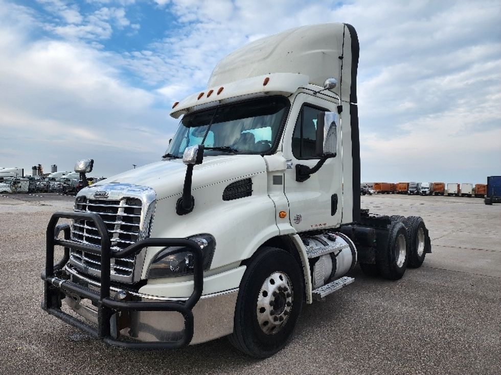 Day Cab Tractor-Heavy Duty Tractors-Freightliner-2018-Cascadia 11364ST-Sturtevant-WI-584,367\n\t\tmiles-$ 26,250 - Image 3