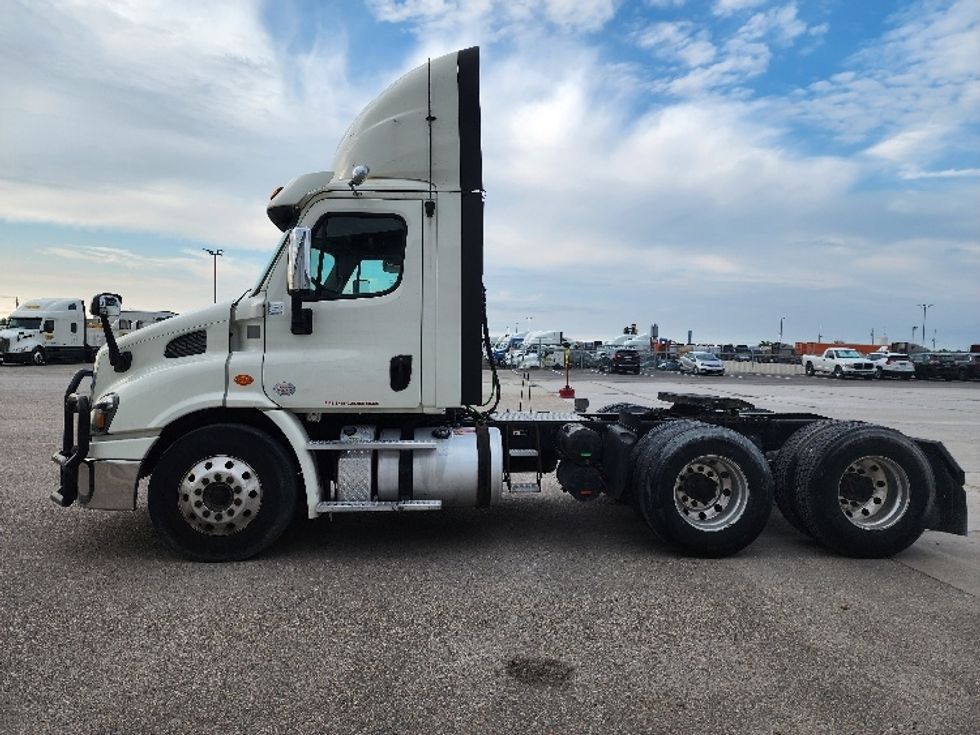 Day Cab Tractor-Heavy Duty Tractors-Freightliner-2018-Cascadia 11364ST-Sturtevant-WI-584,367\n\t\tmiles-$ 26,250 - Image 4