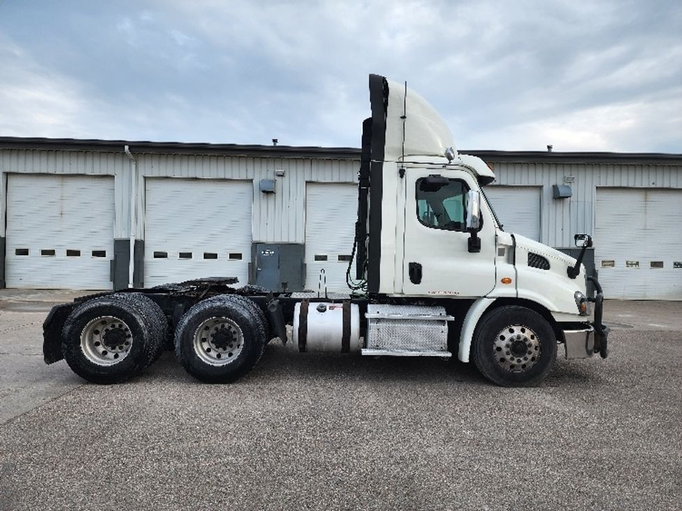 Day Cab Tractor-Heavy Duty Tractors-Freightliner-2018-Cascadia 11364ST-Sturtevant-WI-584,367\n\t\tmiles-$ 26,250 - Image 8