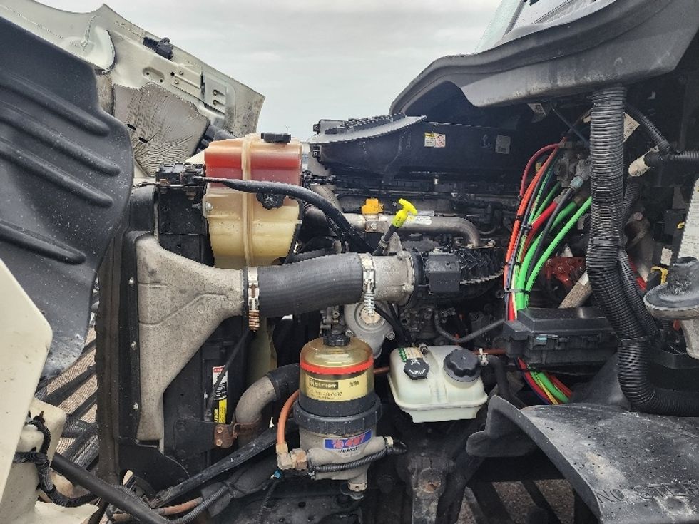 Day Cab Tractor-Heavy Duty Tractors-Freightliner-2018-Cascadia 11364ST-Sturtevant-WI-585,472\n\t\tmiles-$ 26,250 - Image 16