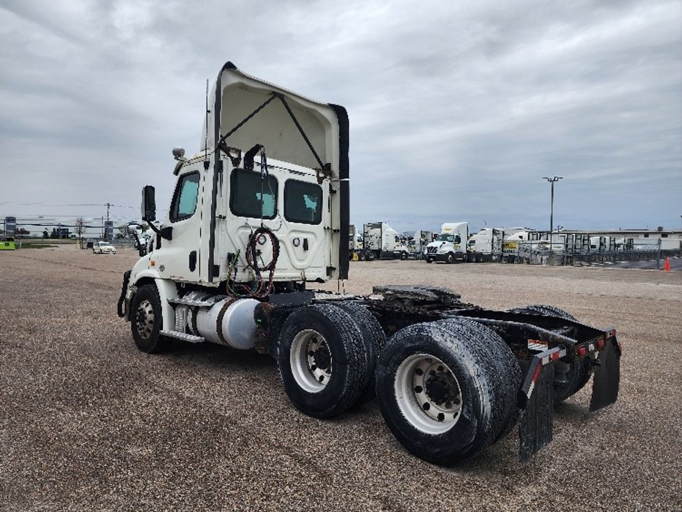Day Cab Tractor-Heavy Duty Tractors-Freightliner-2018-Cascadia 11364ST-Sturtevant-WI-585,472\n\t\tmiles-$ 26,250 - Image 5
