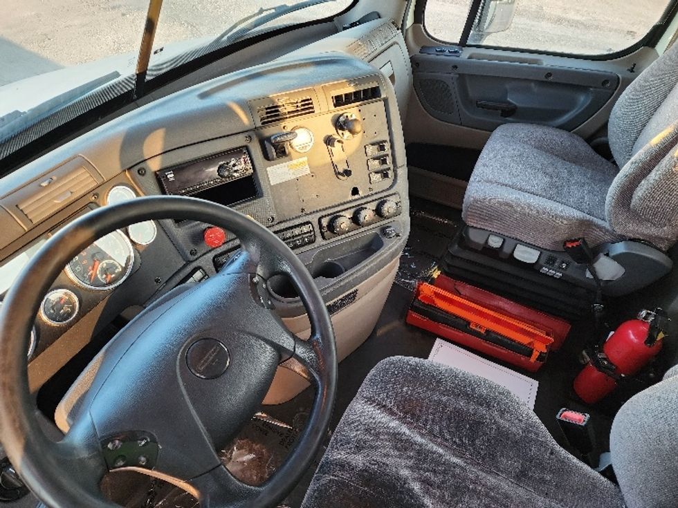 Day Cab Tractor-Heavy Duty Tractors-Freightliner-2018-Cascadia 11364ST-Sturtevant-WI-587,173\n\t\tmiles-$ 24,250 - Image 10