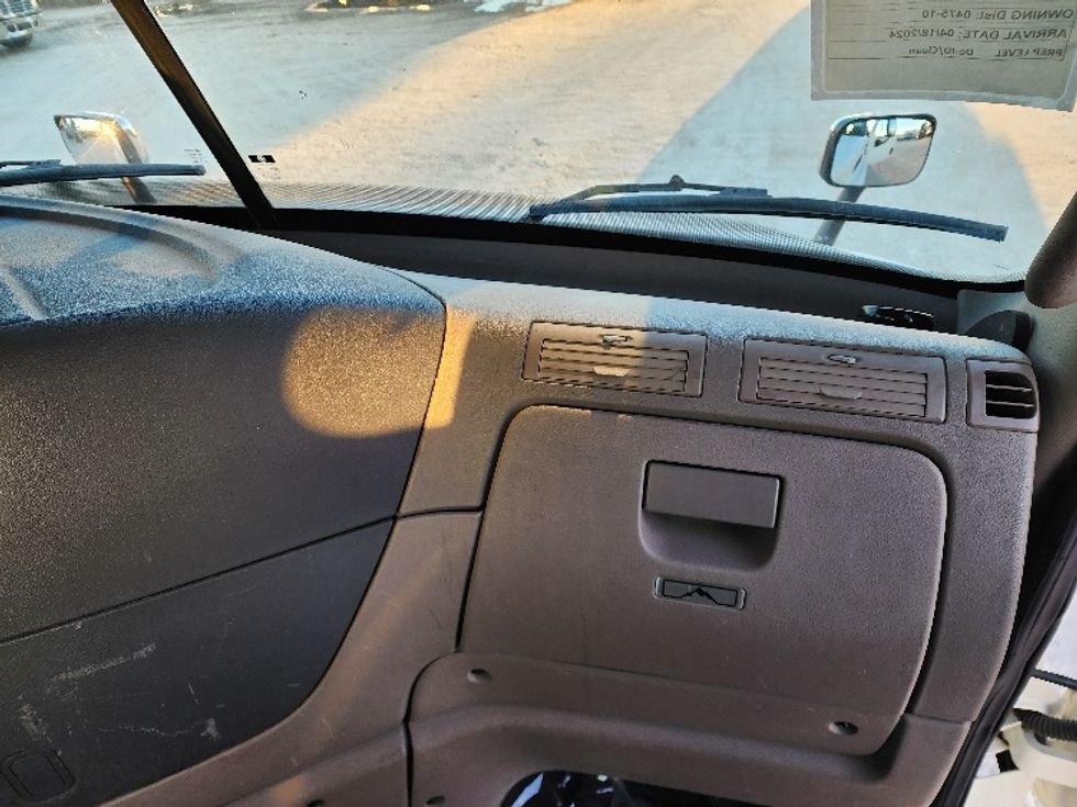 Day Cab Tractor-Heavy Duty Tractors-Freightliner-2018-Cascadia 11364ST-Sturtevant-WI-587,173\n\t\tmiles-$ 24,250 - Image 13