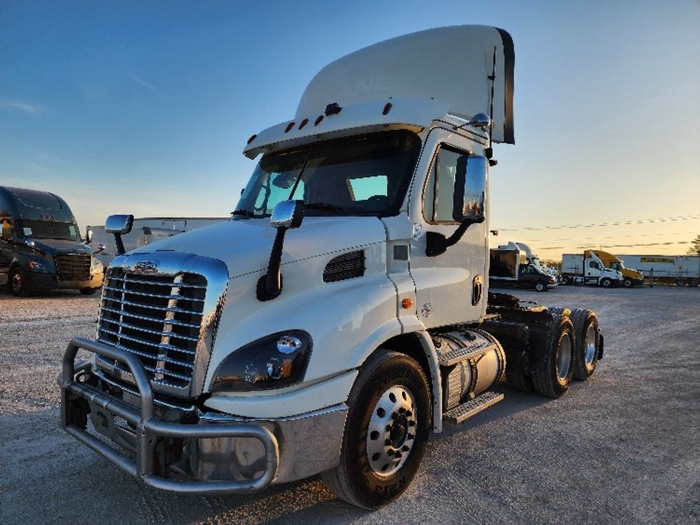 Day Cab Tractor-Heavy Duty Tractors-Freightliner-2018-Cascadia 11364ST-Sturtevant-WI-587,173\n\t\tmiles-$ 24,250 - Image 3