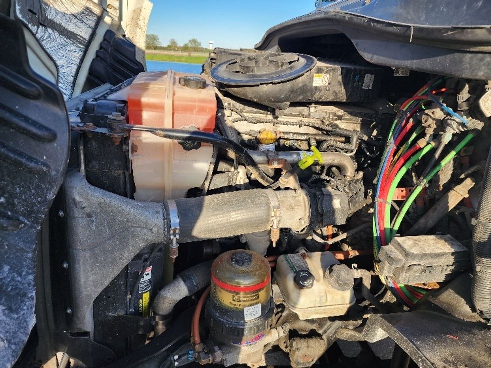 Day Cab Tractor-Heavy Duty Tractors-Freightliner-2018-Cascadia 11364ST-Sturtevant-WI-589,876\n\t\tmiles-$ 26,000 - Image 15