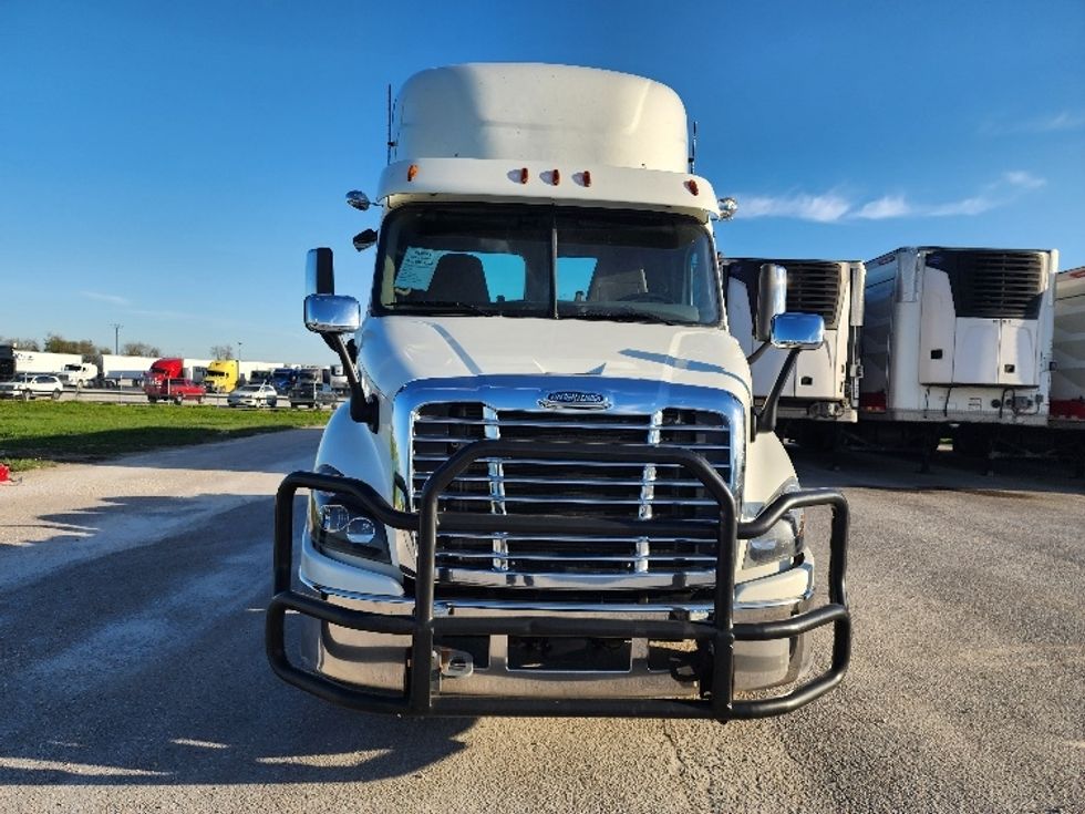 Day Cab Tractor-Heavy Duty Tractors-Freightliner-2018-Cascadia 11364ST-Sturtevant-WI-589,876\n\t\tmiles-$ 26,000 - Image 2
