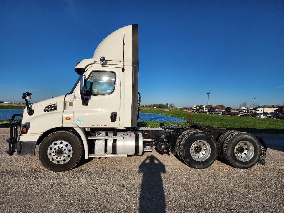 Day Cab Tractor-Heavy Duty Tractors-Freightliner-2018-Cascadia 11364ST-Sturtevant-WI-589,876\n\t\tmiles-$ 26,000 - Image 4