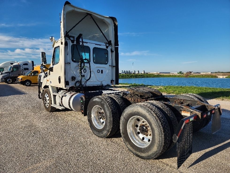 Day Cab Tractor-Heavy Duty Tractors-Freightliner-2018-Cascadia 11364ST-Sturtevant-WI-589,876\n\t\tmiles-$ 26,000 - Image 5