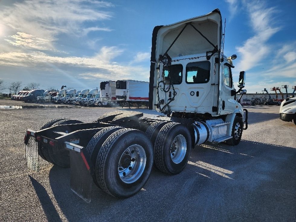 Day Cab Tractor-Heavy Duty Tractors-Freightliner-2018-Cascadia 11364ST-Sturtevant-WI-589,876\n\t\tmiles-$ 26,000 - Image 7