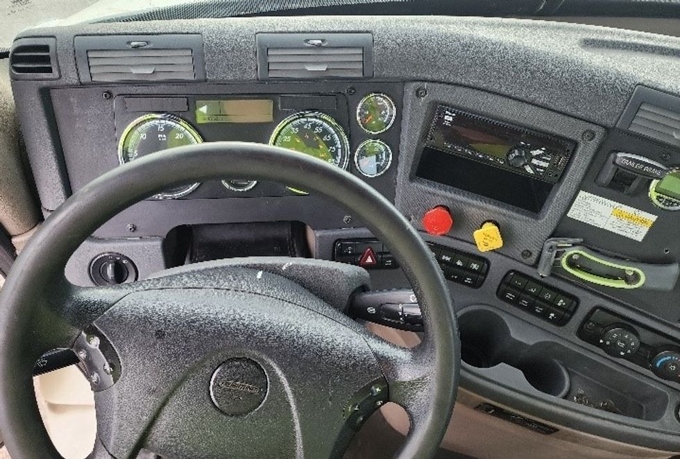 Day Cab Tractor-Heavy Duty Tractors-Freightliner-2018-Cascadia 11364ST-Sturtevant-WI-591,733\n\t\tmiles-$ 25,750 - Image 11