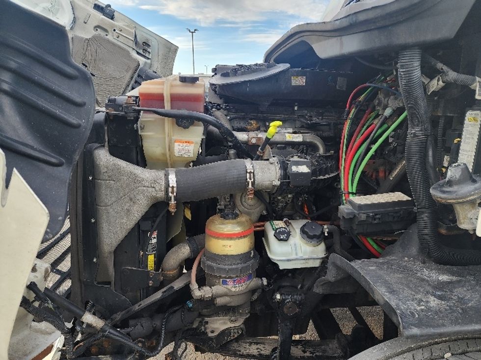 Day Cab Tractor-Heavy Duty Tractors-Freightliner-2018-Cascadia 11364ST-Sturtevant-WI-591,733\n\t\tmiles-$ 25,750 - Image 15