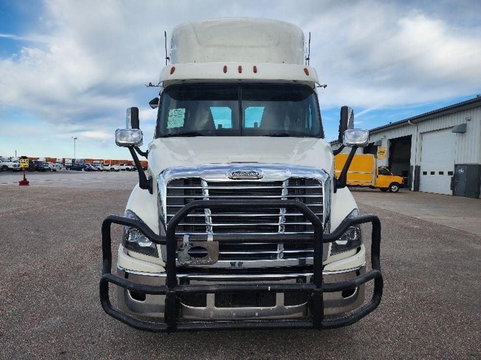 Day Cab Tractor-Heavy Duty Tractors-Freightliner-2018-Cascadia 11364ST-Sturtevant-WI-591,733\n\t\tmiles-$ 25,750 - Image 2